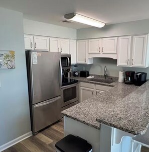 Private kitchen - Serene 1/bd - 1.5/ba, Direct Beachfront, Small Complex, Free Beach Service (Destin)