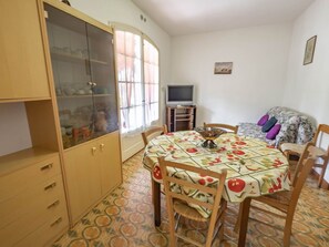 Interior - Haupthaus, großes freistehendes Haus, Klima by Interhome (Comacchio)