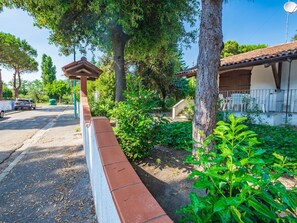 Property grounds - Haupthaus, großes freistehendes Haus, Klima by Interhome (Comacchio)