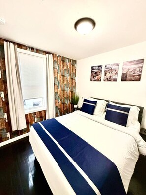 Desk, iron/ironing board, WiFi, bed sheets - Apartment Studio 20 Mints FromNYCity. CozyGateWay (West New York)