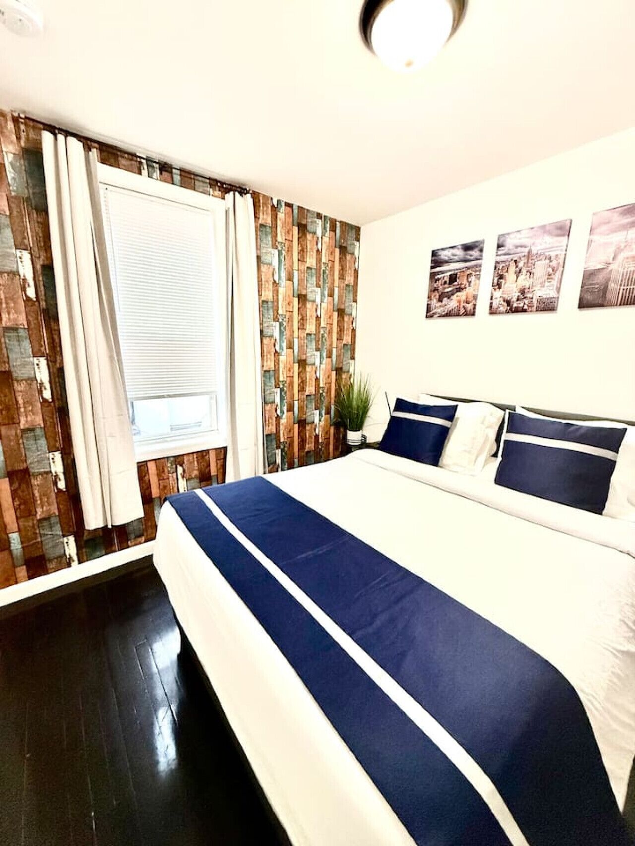 Desk, iron/ironing board, WiFi, bed sheets