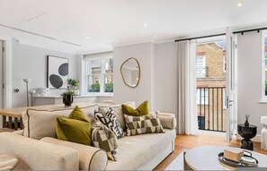House - Luxury Mayfair 2-bed Central AC Prime Location (London)