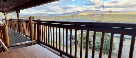 Deluxe Studio, 1 Queen Bed, Mountain View | Balcony view