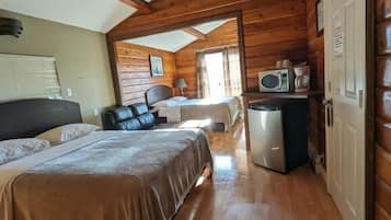 Deluxe Double Room, Balcony, Mountain View | Desk, laptop workspace, free WiFi, bed sheets