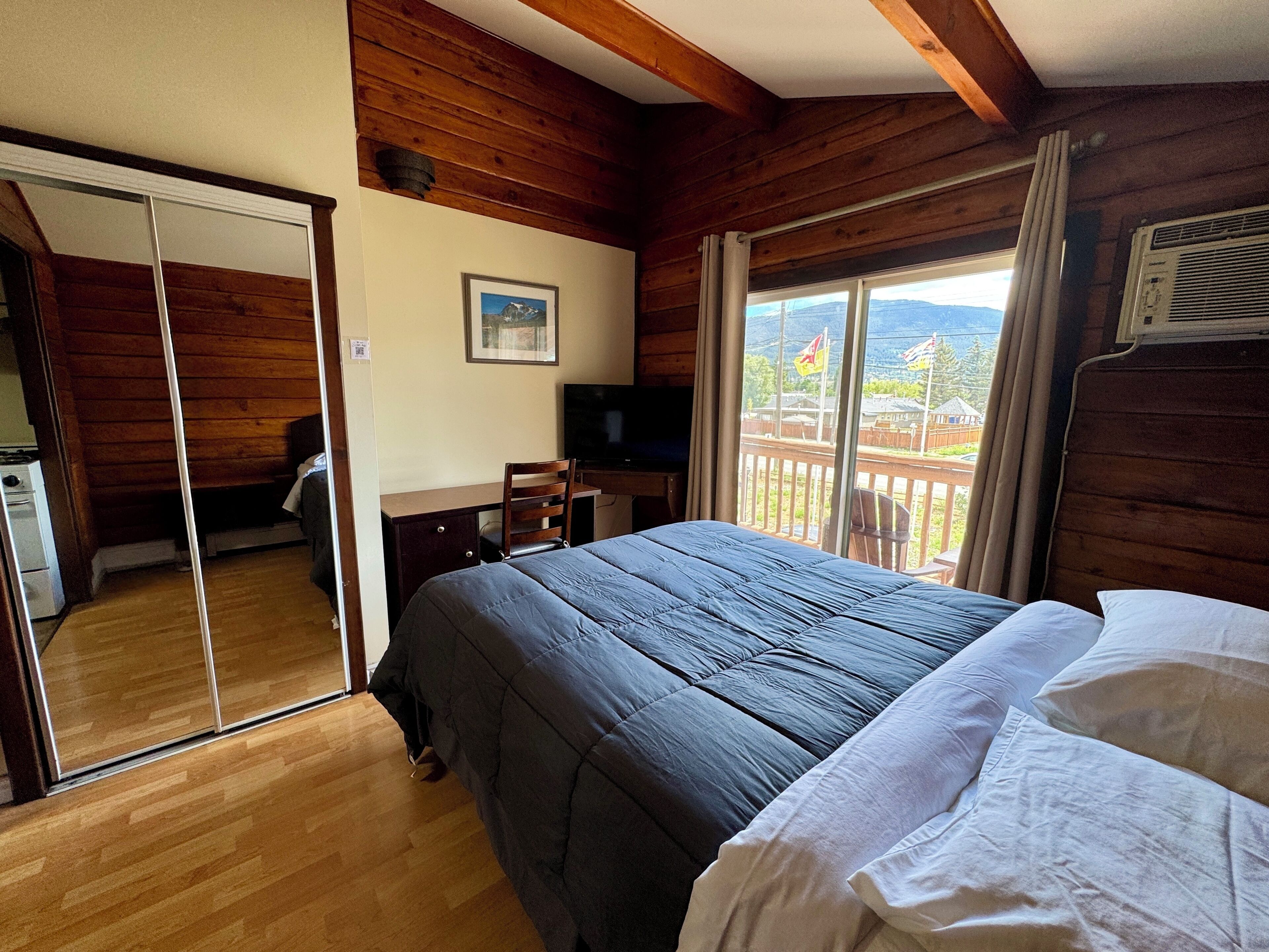 Deluxe Studio, 1 Queen Bed, Mountain View | Mountain view
