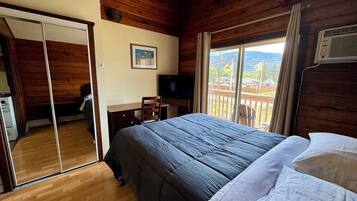 Deluxe Studio, 1 Queen Bed, Mountain View | Mountain view