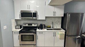 Private kitchen - Unwind in Konga Suite-an upscale,modern 1 bedroom walk out with private access (Calgary)