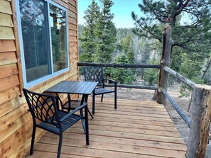 Outdoor dining - Ponderosa House- Peaceful and Quiet (Cotopaxi)