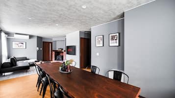 Apartemen | Makan di kamar