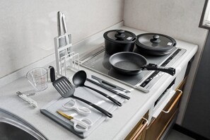 Apartment | Private kitchen | Fridge, microwave, stovetop, cookware/dishes/utensils - Astage Villa Asahikawa (Asahikawa)