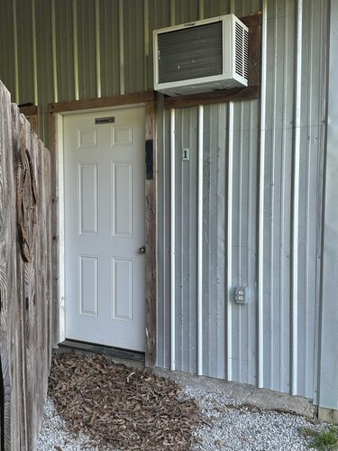 Amazing Bunkhouse. Sleeps up to 10. Direct Access to Brimstone Trails. Pets Yes