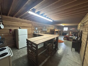 Private kitchen - Amazing Bunkhouse. Sleeps up to 10. Direct Access to Brimstone Trails. Pets Yes (Huntsville)