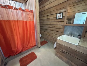 Bathroom - Amazing Bunkhouse. Sleeps up to 10. Direct Access to Brimstone Trails. Pets Yes (Huntsville)