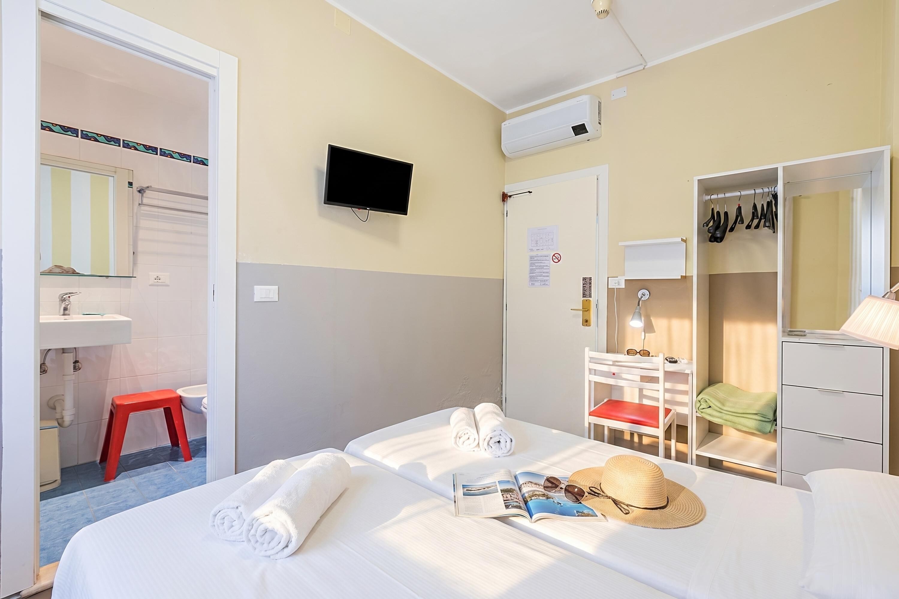WiFi (free), bed sheets