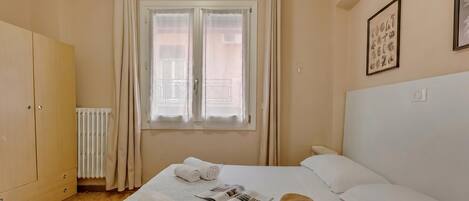 Free WiFi, bed sheets
