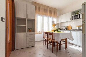 Fridge, microwave, stovetop - Holiday flat with communal garden (Bibione)