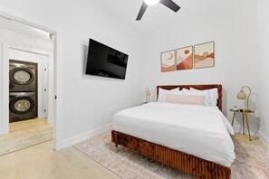 3 slaapkamers, een strijkplank/strijkijzer, wifi, beddengoed