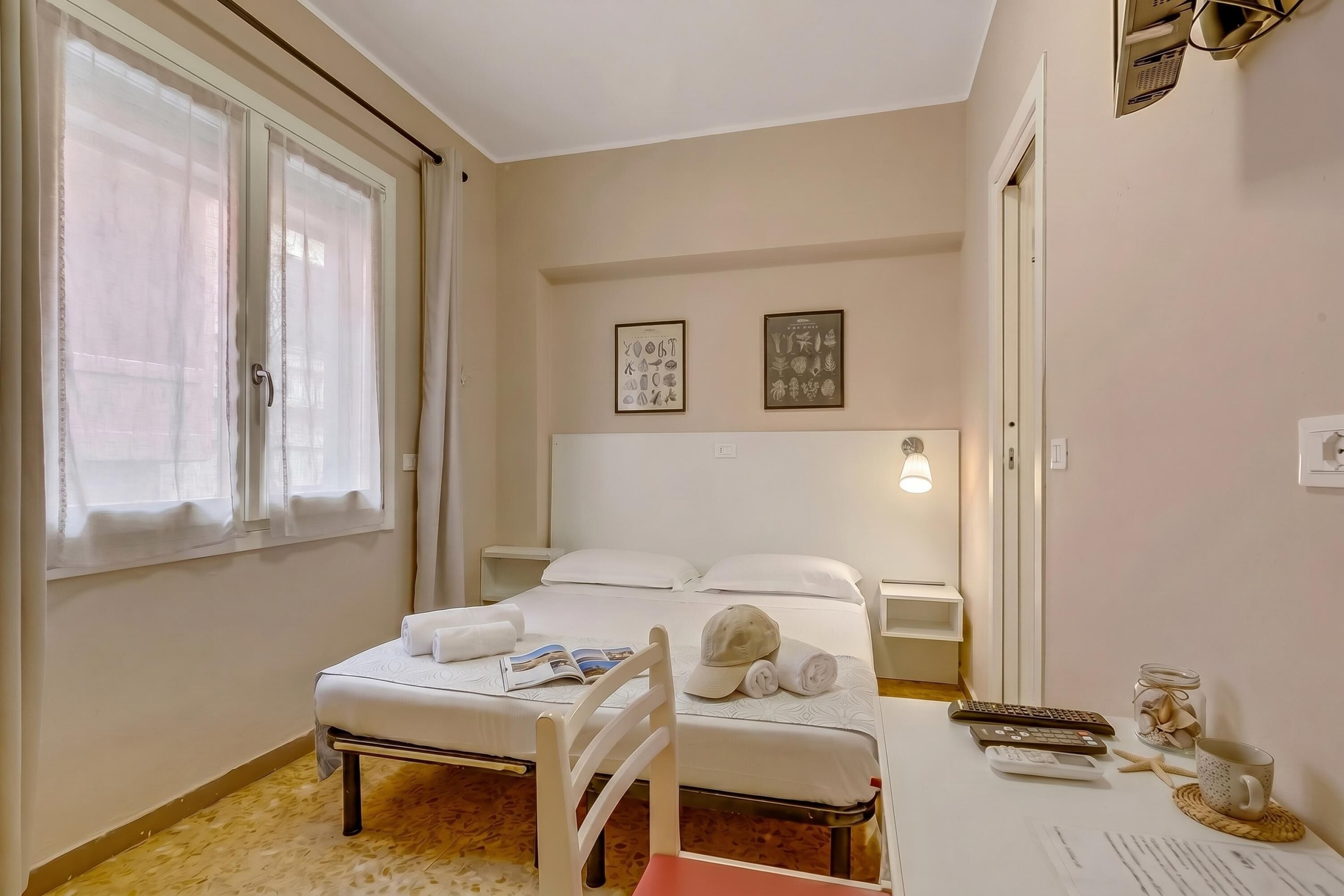 WiFi (free), bed sheets