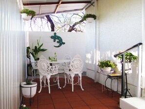 Outdoor dining - Downtown University Studio (Tucson)