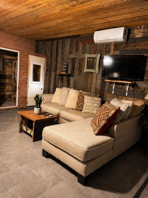 Smart TV - Cozy 1-bedroom studio in adorable Brownsville, Tx Sleeps Up to 3 (Brownsville)
