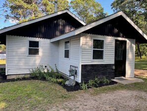 Exterior - Serene 2-bedroom house in Mio perfect for a relaxing getaway (Mio)