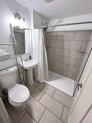 Bathroom - Serene 2-bedroom house in Mio perfect for a relaxing getaway (Mio)