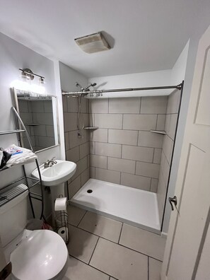 Bathroom - Serene 2-bedroom house in Mio perfect for a relaxing getaway (Mio)