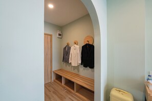 Standard Double Room, City View | Interior - Snooze Hotel Amata (Chonburi)