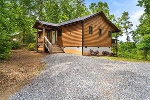 A log cabin with a porch and a staircase leading to the entrance. - Cozy Cabin with Great Views • Hot Tub • Wi-Fi (Murphy)