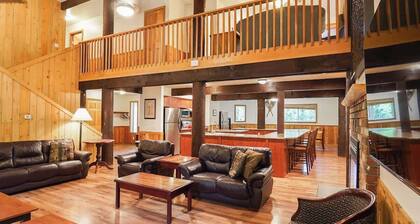 Evergreen Lodge Spacious 12 Bedroom Forest Retreat in Deming