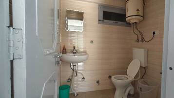 Shower, jetted bath, towels