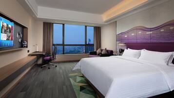 Business Single Room, City View | Desk, laptop workspace, blackout drapes, soundproofing