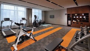 A gym with treadmills, an elliptical, a stationary bike, and free weights. - Hampton by Hilton Hangzhou Xiaoshan People's Square (Hangzhou)