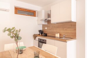 Dishwasher, cookware/dishes/utensils - *Alle porte* [modern apartment] (Vittorio Veneto)