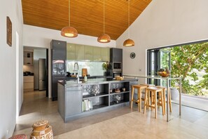 Villa, balcon, vue océan | Cuisine privée