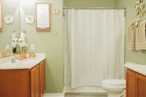 Bathroom - Your home away from home on the MS Gulf Coast! (Ocean Springs)