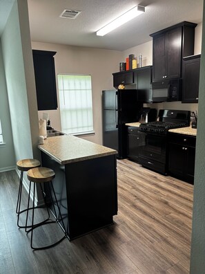 Private kitchen - Brand new 3-bedroom house near Downtown Houston with cool AC for relaxing stays (Houston)