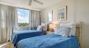 2 bedrooms, internet, bed sheets, wheelchair access - Cozy 2-bedroom condo with A/C in beautiful Siesta Key enjoy nearby beach. (Siesta Key)
