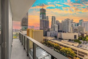 Property grounds - Modern 2BR • Glass Views in Miami (Miami)