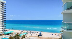 On the beach - Best Stay - Stunning View Apt • Balcony & Pool (Hollywood)