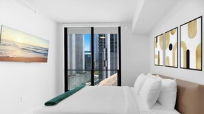 Travel cot, WiFi, bed sheets - Downtown Hideaway • 1BR + Balcony (Miami)