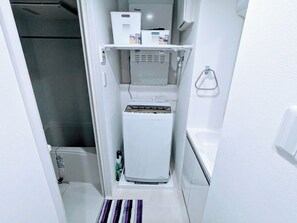Hair dryer, towels, toilet paper - 5min to Tameike-Sanno! Direct to Ginza & Shibuya. Near Akasaka Dining & Roppongi (港区)