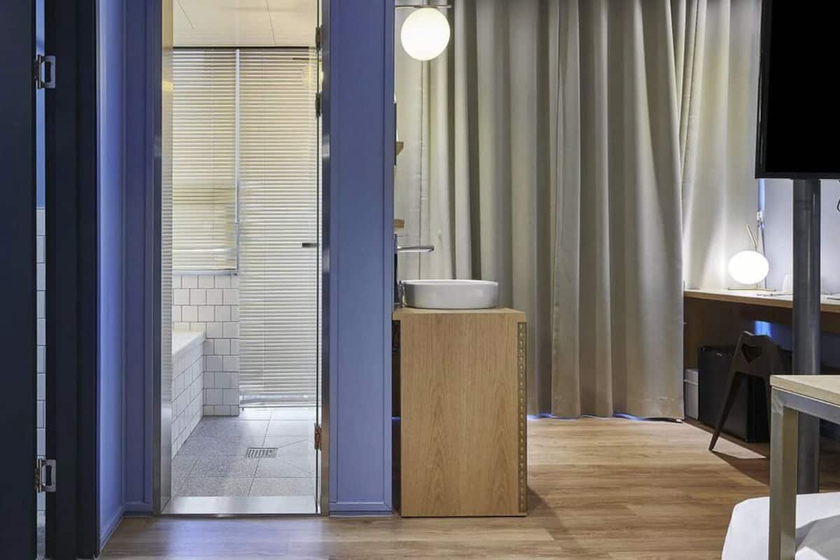 Deluxe Double Room | Free WiFi, bed sheets