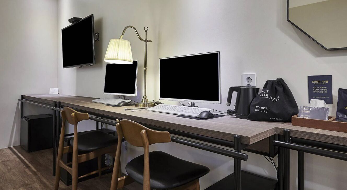 Premium Twin Room | Free WiFi, bed sheets