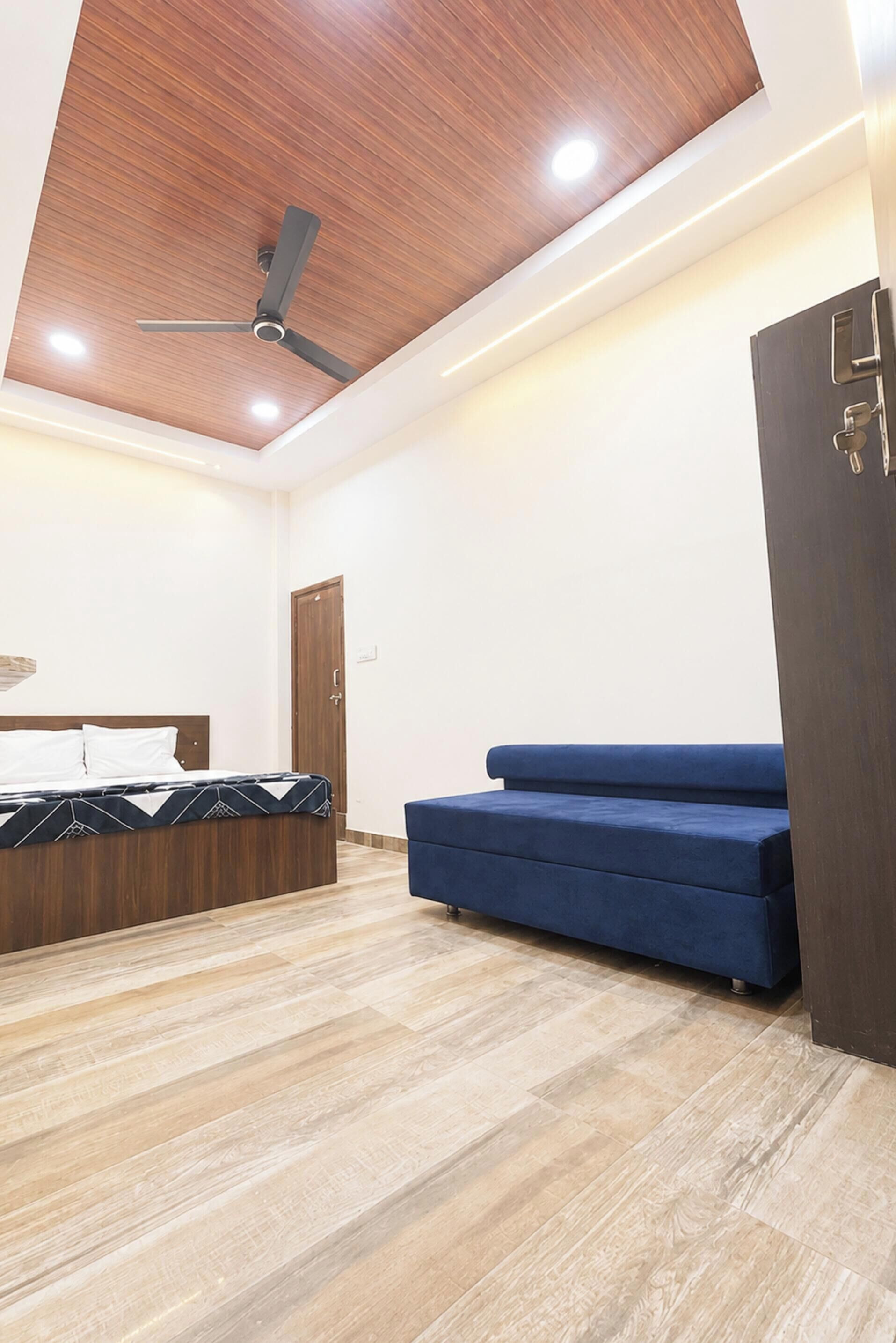 Ropa de cama hipoalergénica, escritorio y sistema de insonorización 