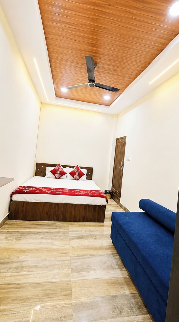 Deluxe Double Room, Air conditioning | Hypo-allergenic bedding, desk, soundproofing, free WiFi - Hotel N Comfort Near Jyotirlinga Temple (Ujjain)