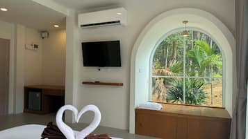 Habitación Deluxe, balcón, vista a la montaña | Cortinas blackout y wifi gratis
