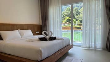 Deluxe Room, Balcony, Mountain View | Blackout drapes, free WiFi