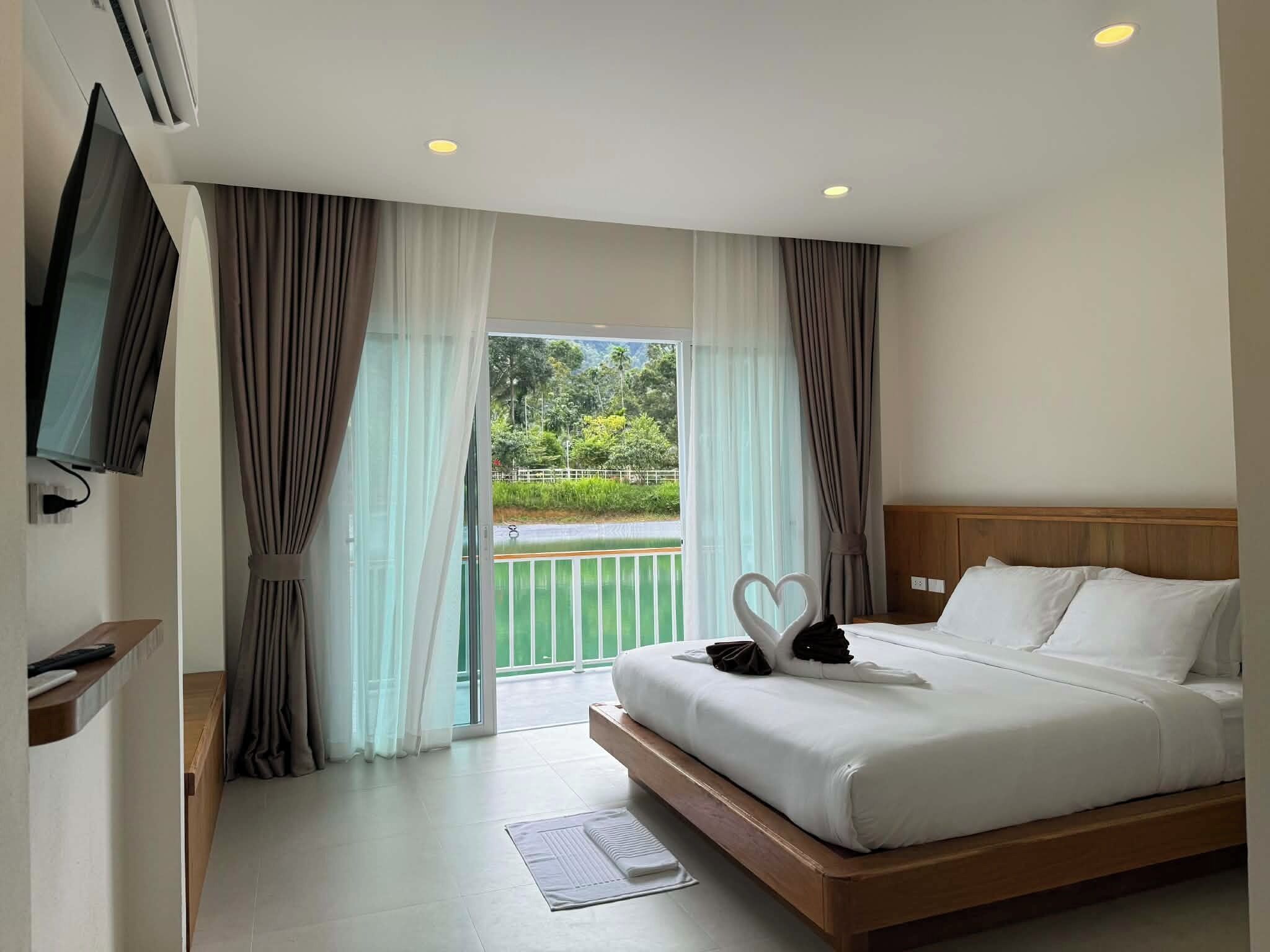 Deluxe Room, Balcony, Mountain View