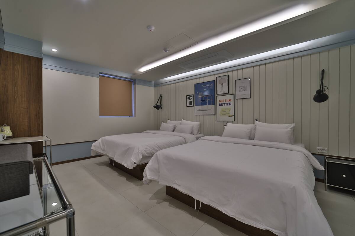 Deluxe Twin Mid-Century - Jacuzzi | Sistema de insonorización, wifi gratis, ropa de cama